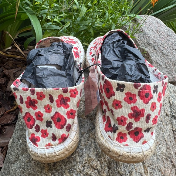 Serra floral canvas Memory Foam Slip-On Espadrilles NWT size 9 - Picture 4 of 7